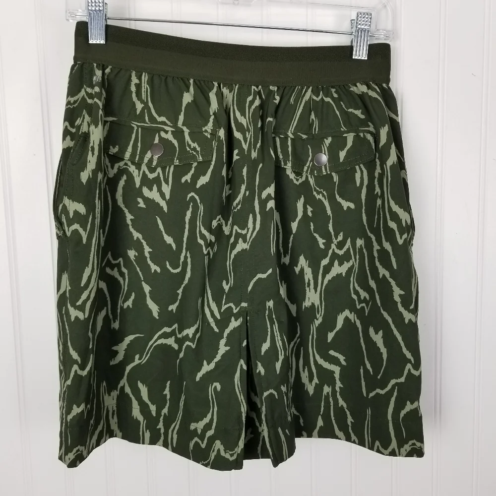 Athleta Womens Vienna Cargo Skort Size 4 Green Built in Shorts Active Print